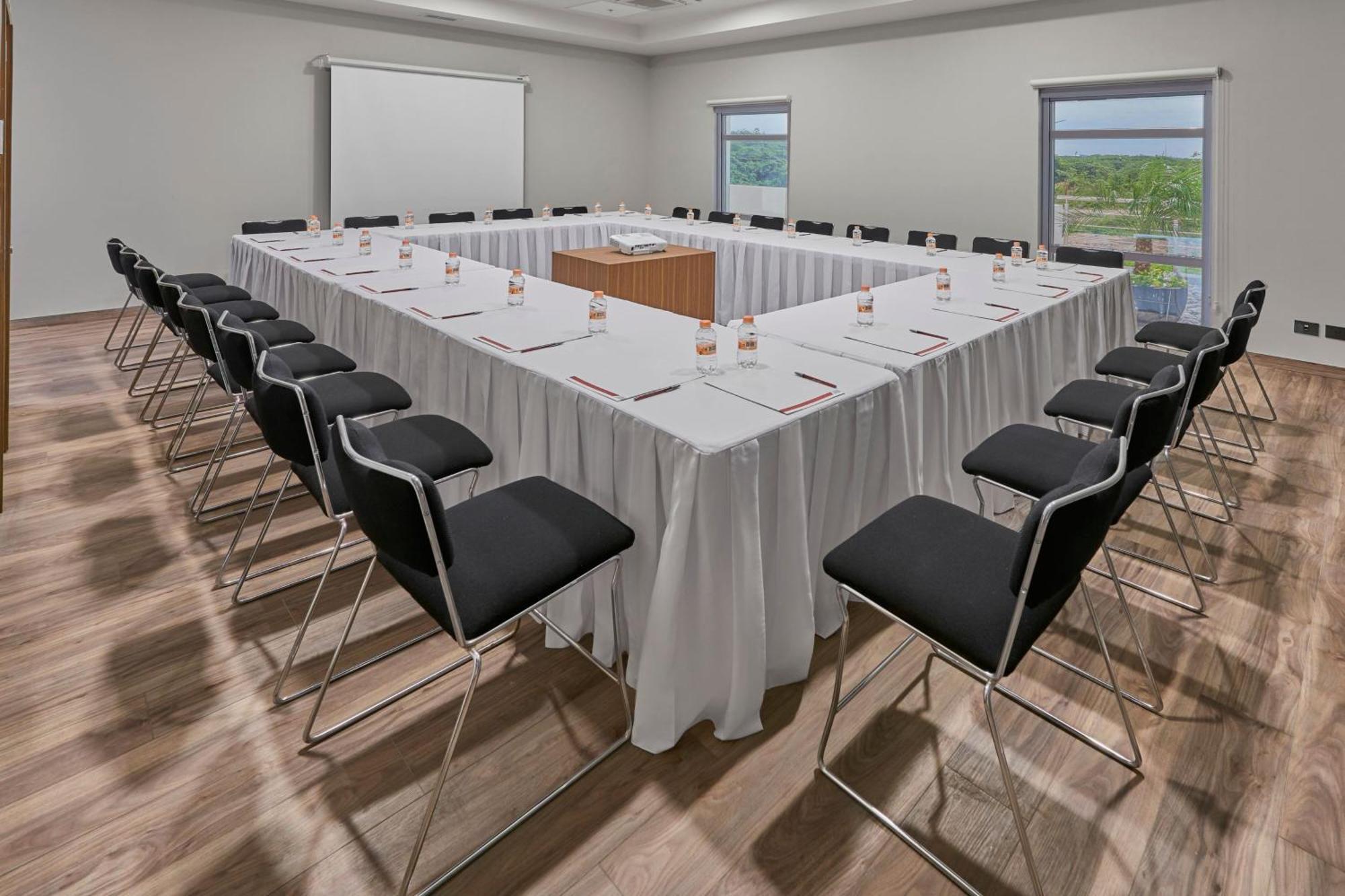 City Express Suites By Marriott Silao Aeropuerto Exterior foto